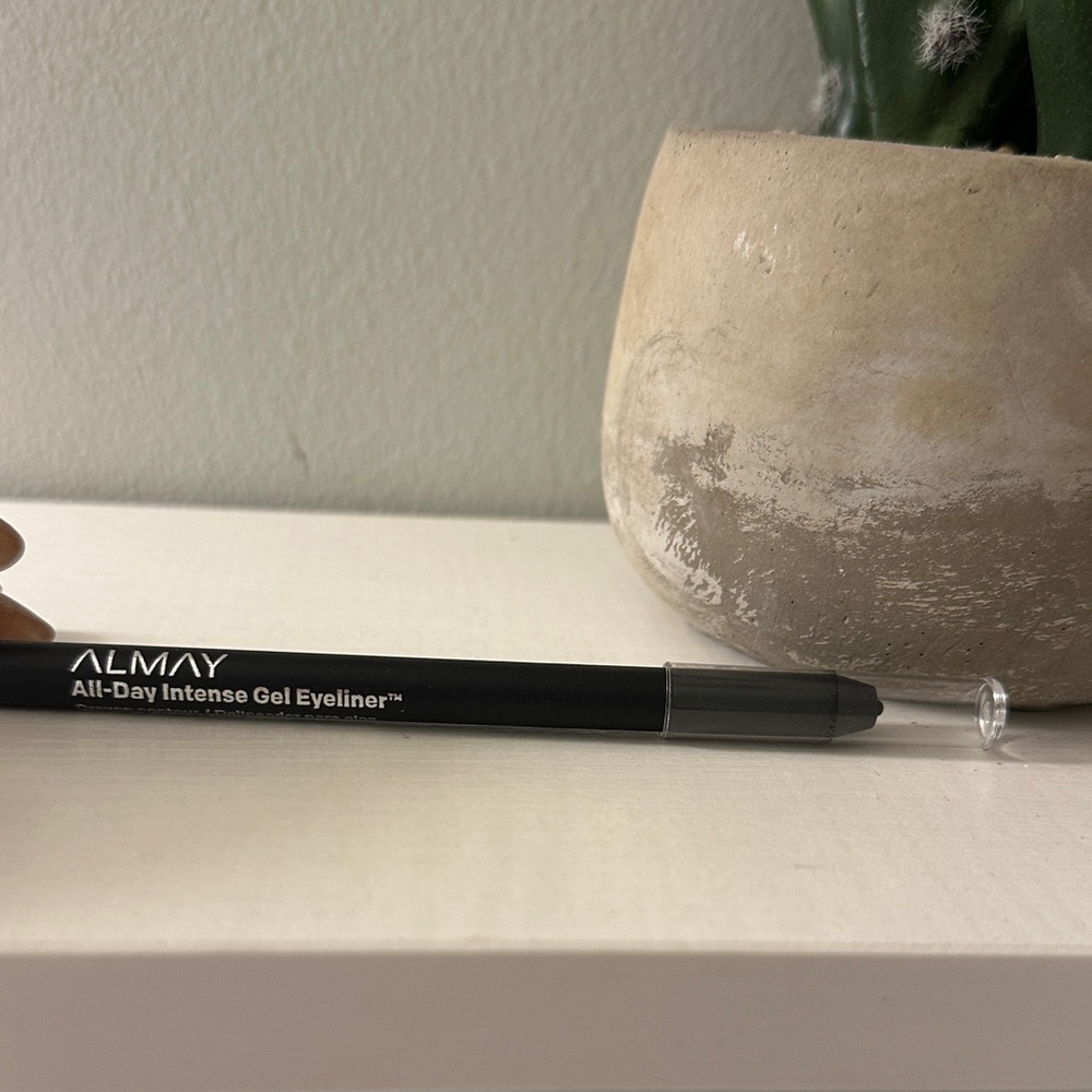 Almay Intense Gel Eyeliner in Black